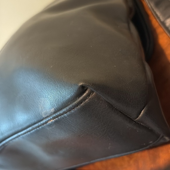 Koltov  shoulder bag  vegan leather navy blue  brushed Silvertone hardware  EUC - Picture 10 of 15